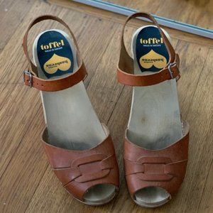🍁 Swedish Hasbeens Peep-Toe Heeled Clog Sandals, Size 40 Euro